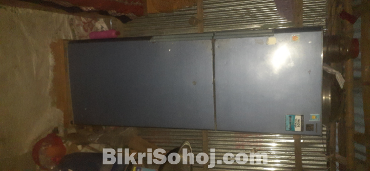 SHARP Refrigerator-Freezer (বিক্রয় বিজ্ঞপ্তি)